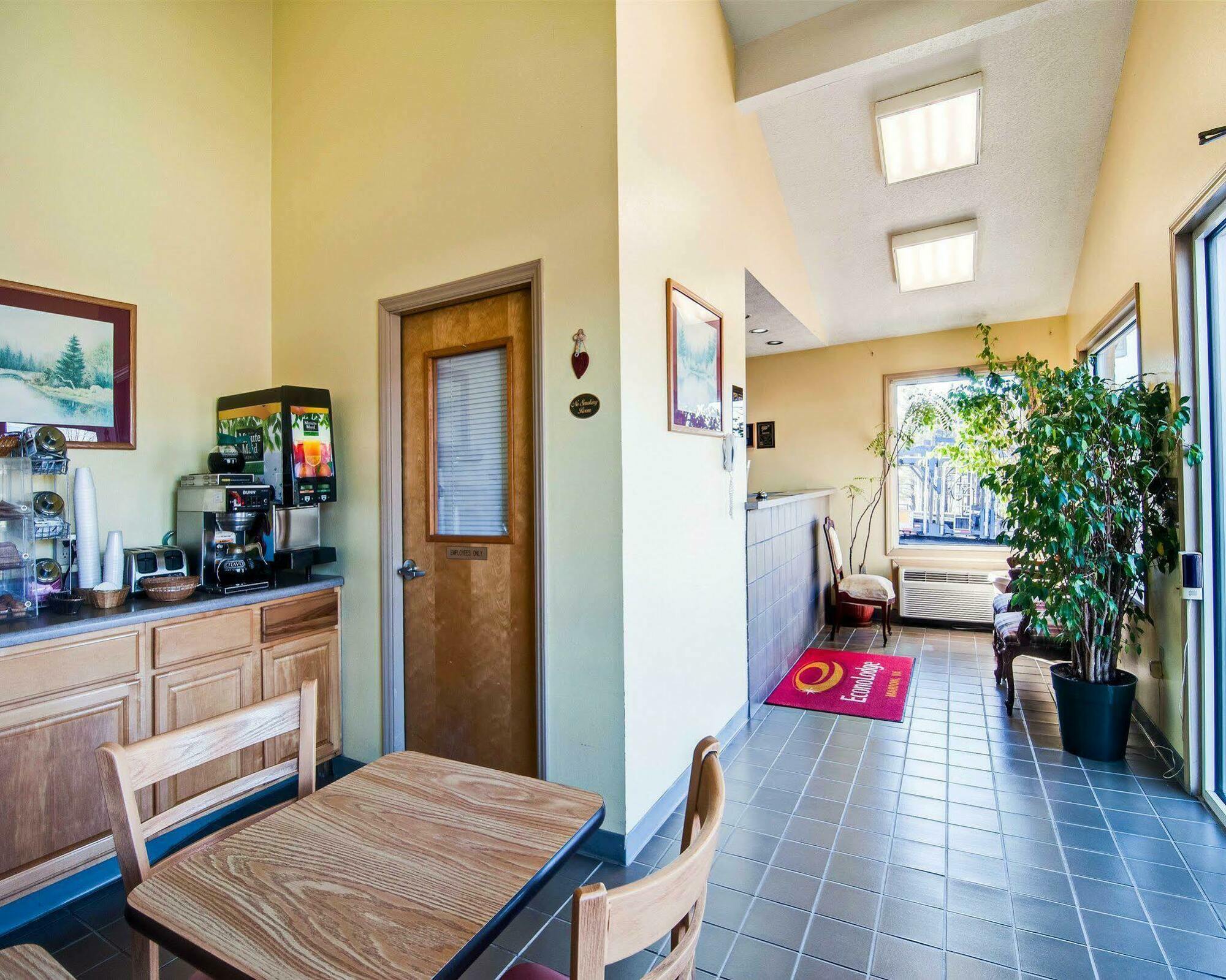 Econo Lodge Marion I-81 Екстер'єр фото