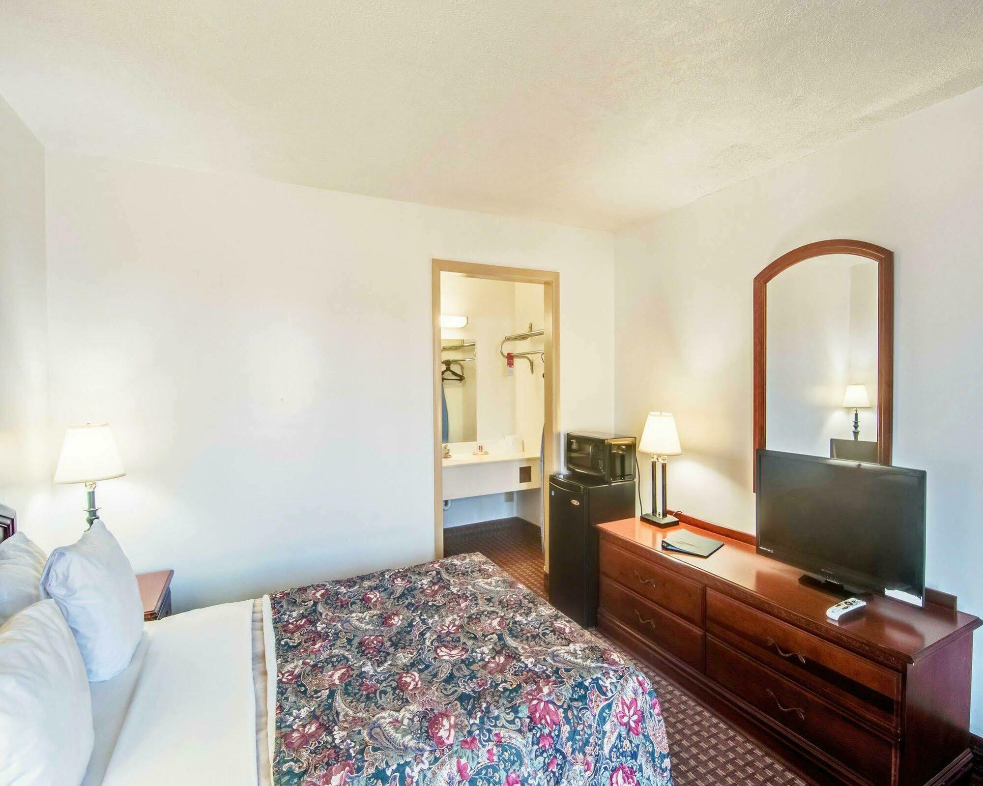 Econo Lodge Marion I-81 Екстер'єр фото