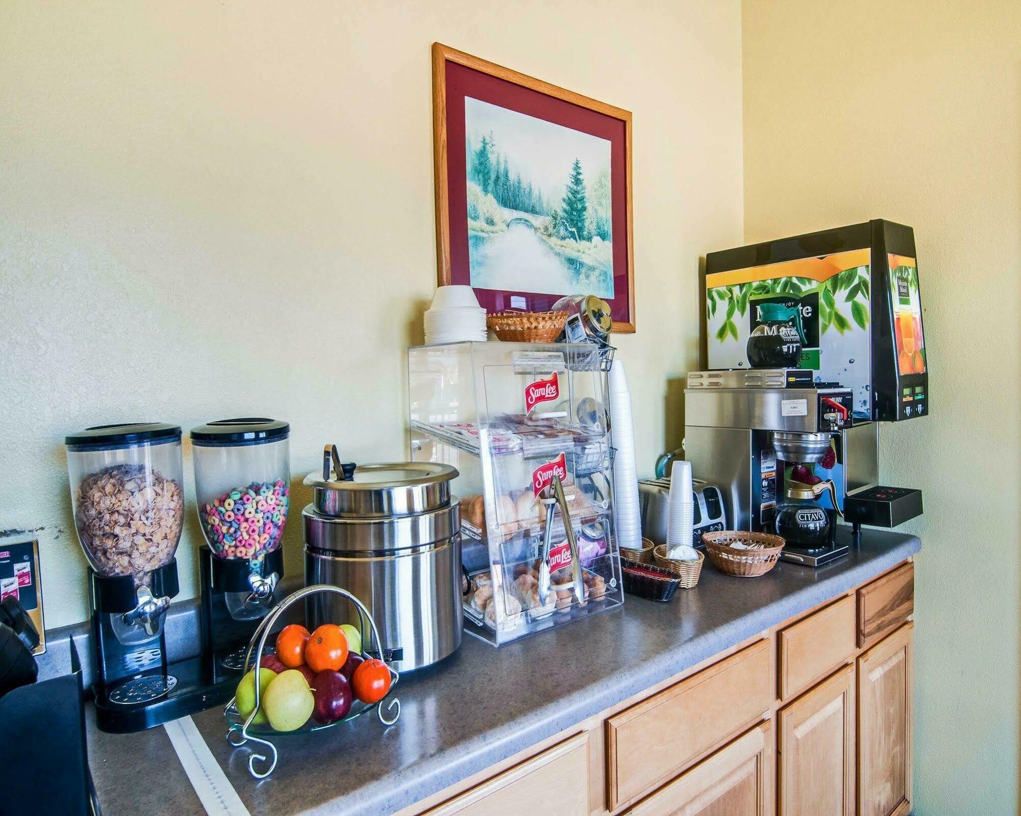 Econo Lodge Marion I-81 Екстер'єр фото